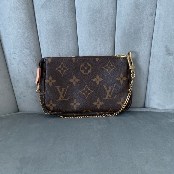 Louis Vuitton Handbags - ❗️SOLD❗️Authentic LV mini pochette monogram